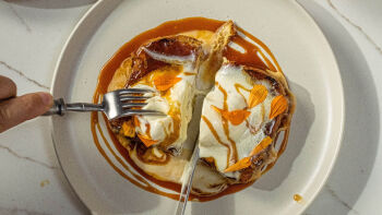 Rabanada com Gelado e Caramelo Salgado