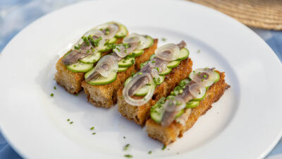 Тартин с аншоа и краставици