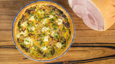 Киш с прошуто, аспержи и рикота