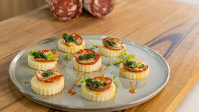 Бяла полента със салам и сос гремолата