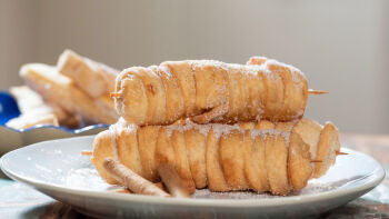 Espetadas de Fruta em Embrulhos de Massa Doce