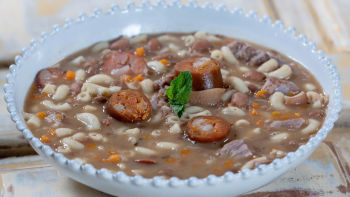 Sopa de Feijão com Carne e Massa Cotovelinhos