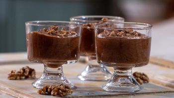 Mousse de Chocolate com Nozes Caramelizadas
