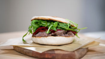 Bochechas de Porco em Bolo do Caco