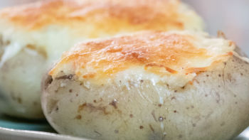 Batatas Gratinadas com Recheio de Vegetais