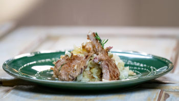 Borrego na Frigideira com Batata Caçoila