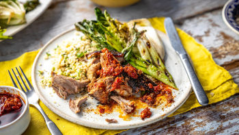 Агнешко на скара с хариса и зеленчуци