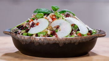 Salada Fria de Favas com Chouriço e Presunto