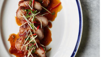 Лепкаво свинско със соев сос и джинджифил