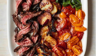 Фланк стек с мащерка, картофи и спанак