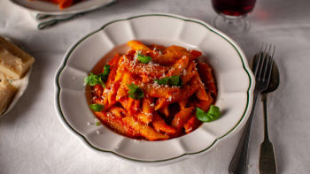 Пенне с доматен сос