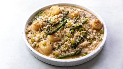 Rižoto od špargli i školjki kapica