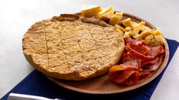 Pizza "scima" (lepinja iz regije Abruco)