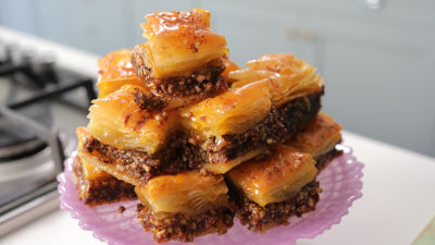 Baklava sa cvetom od narandže