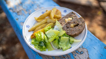 Пълнено месно руло от кайма