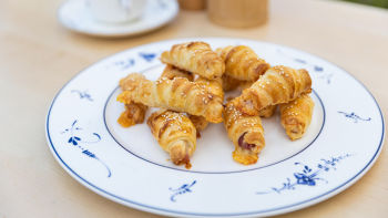 Мини кроасани с шунка и сирене