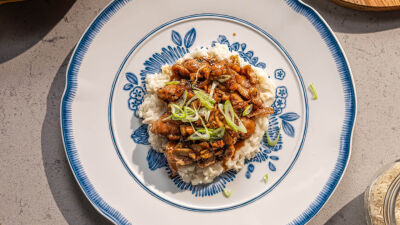 Frango caramelizado com arroz de leite de coco